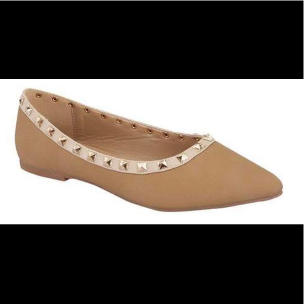 Sale ‼️Studded pointed toe flat